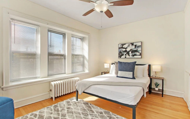 1-Bedroom Nice Apartment in Skokie