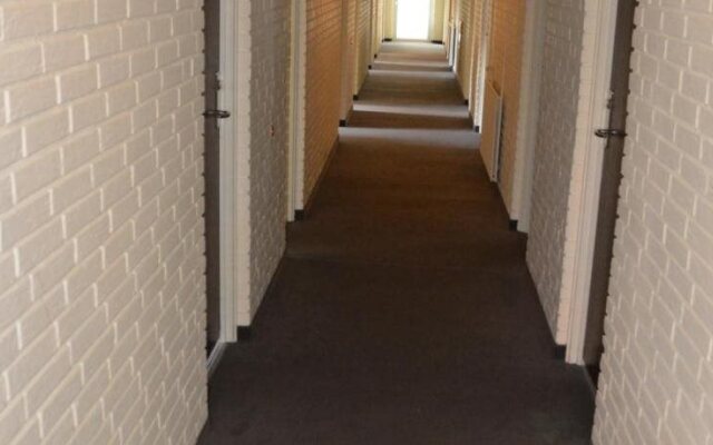 Dolphin Hotel Annex