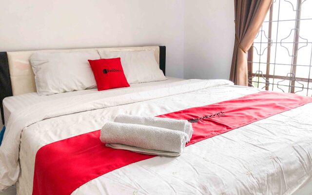 RedDoorz near Eco Green Park Batu