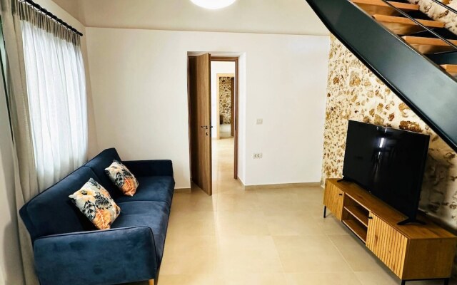 Roussos Place - Next To Splantzia Square - 2bd 2ba