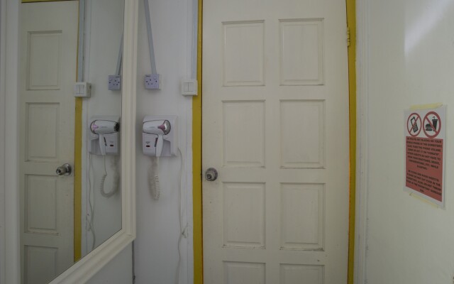 OYO 90121 Summer House Bed & Cafe