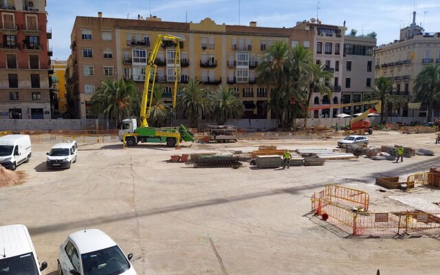 Flats Friends Plaza de la Reina