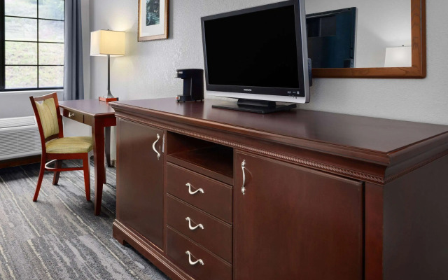 Days Inn by Wyndham Iron Mountain