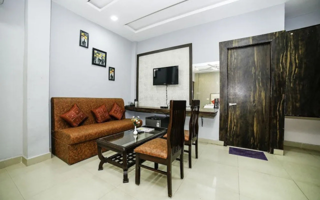 Hotel C P Palace by OYO Rooms