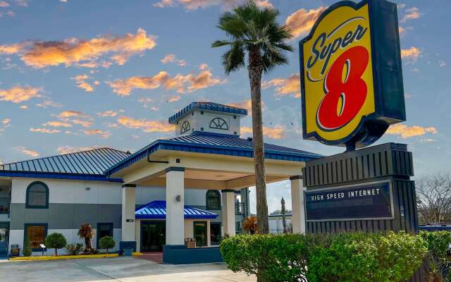 Super 8 by Wyndham Sealy