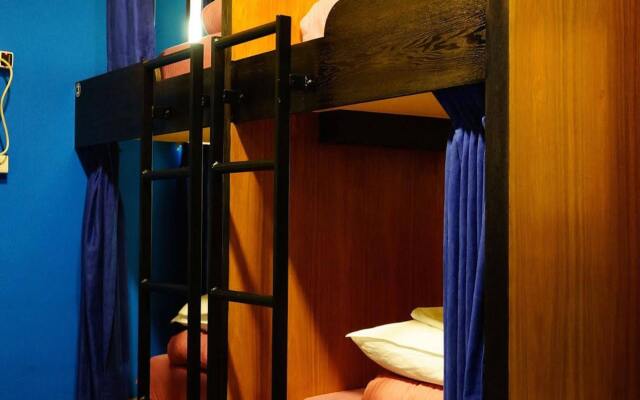 Aires Hostel