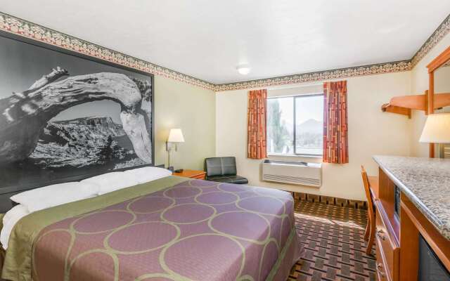 Super 8 by Wyndham Grants Pass