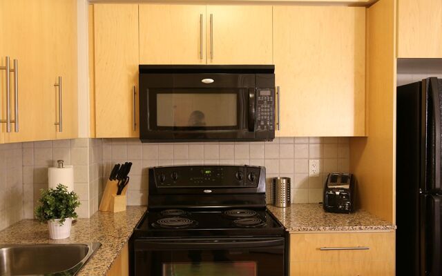 Sarkar Suites - 330 Burnhamthorpe Road