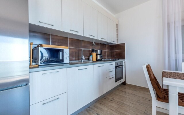 Amazing Home in Mravince With Sauna, Wifi and 9 Bedrooms