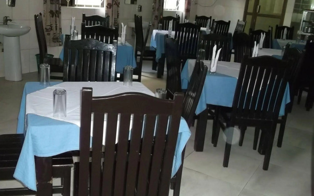 Ideal Hotel