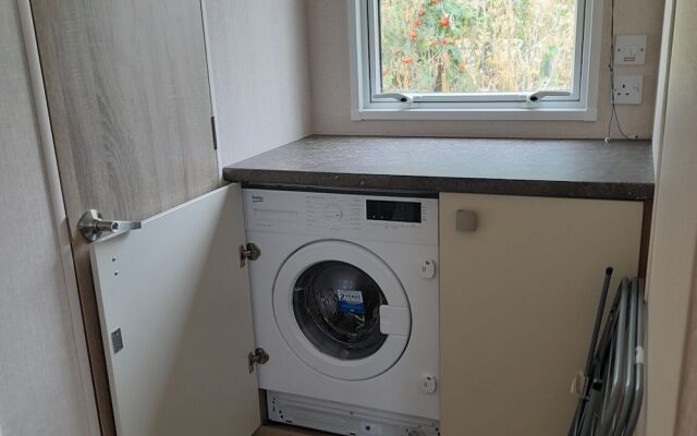 Impeccable 3-bed Cabin in Tattershall, UK