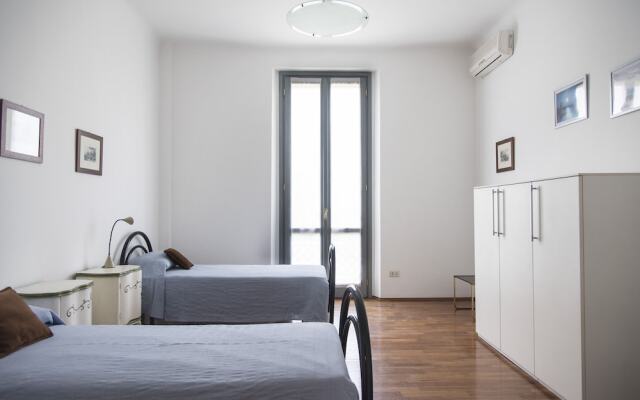 Bright & Cozy Flat near Navigli, Iulm, Tortona