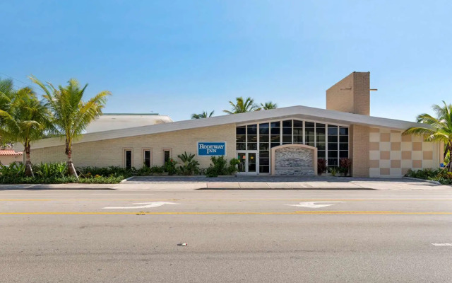 Downtown Hollywood Gardens Inn & Suites
