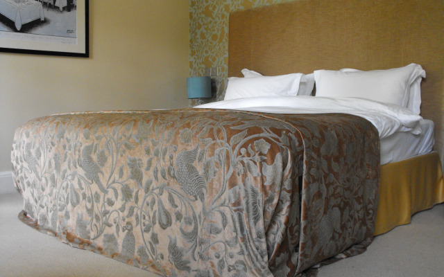 Chequers Inn by Greene King Inns