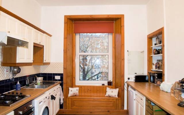 Spacious 1 Bedroom Flat Near Haymarket