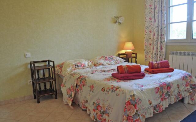 Traditional villa in Lias D'armagnac with pool