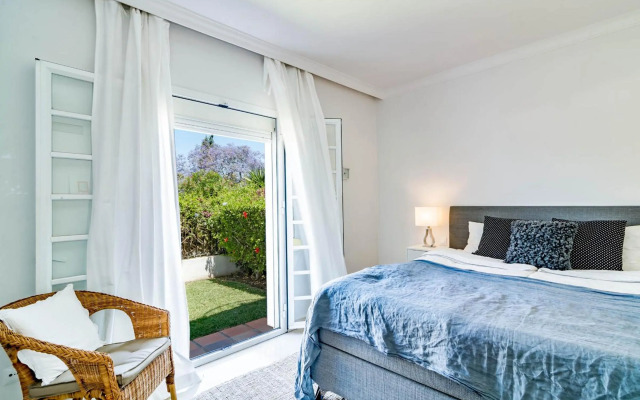 AP165 - Contemporary Scandinavian Style Apartment