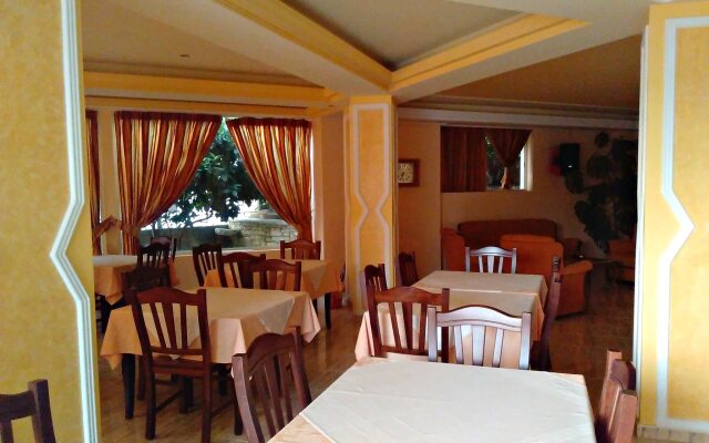 Hotel Leon's