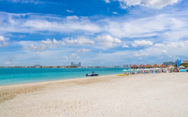 LUX Holiday Home - Royal Bay 1