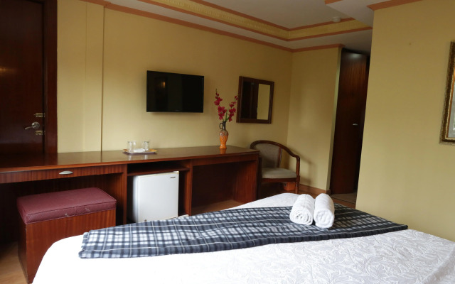 La Cresta Inn