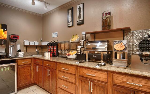 Best Western Delhi Inn