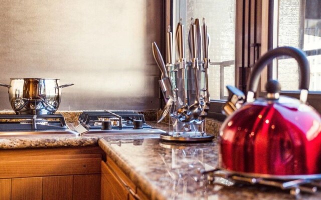 Spacious and Modern 3 bed Flat in Central Location