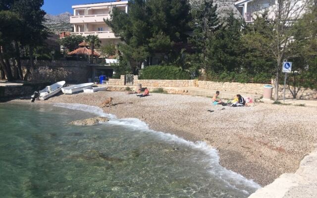 Helena - Beachfront - H