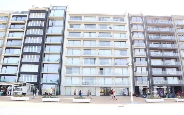 Apartment in Nieuwpoort by the Beach