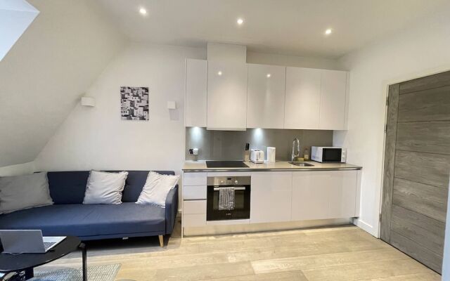 Remarkable 1-bed Apartment in Slough