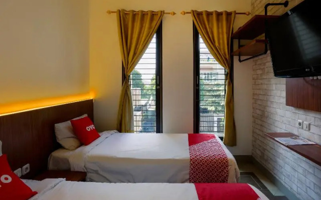 Point Inn by OYO Rooms