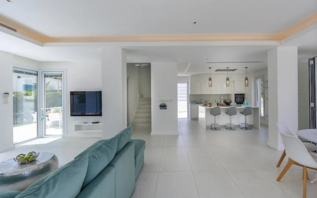 Protaras Villa Piera By The Sea
