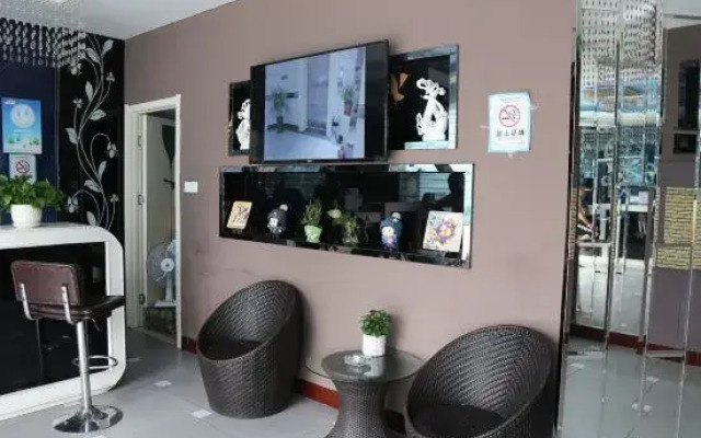 Aike 100 Theme Hotel (Qingdao Chongqing North Road Liuting Subway Station)