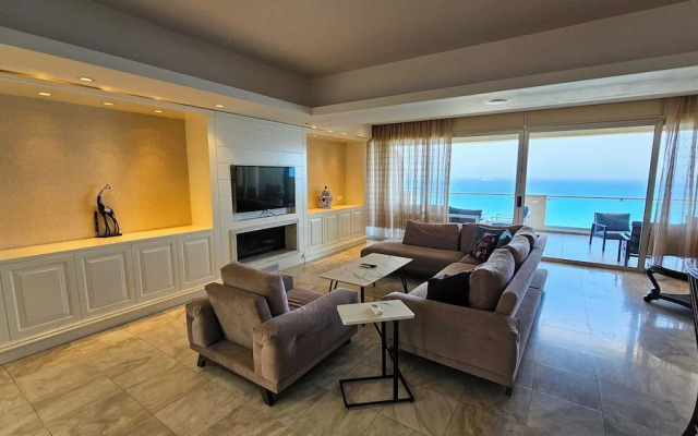Beachfront Seaview Lux Penthouse
