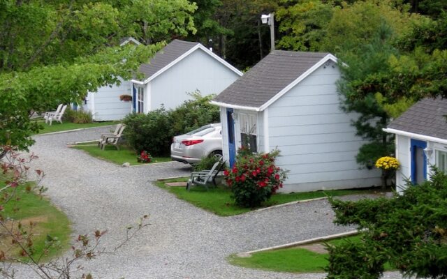 Isleview Motel and Cottages