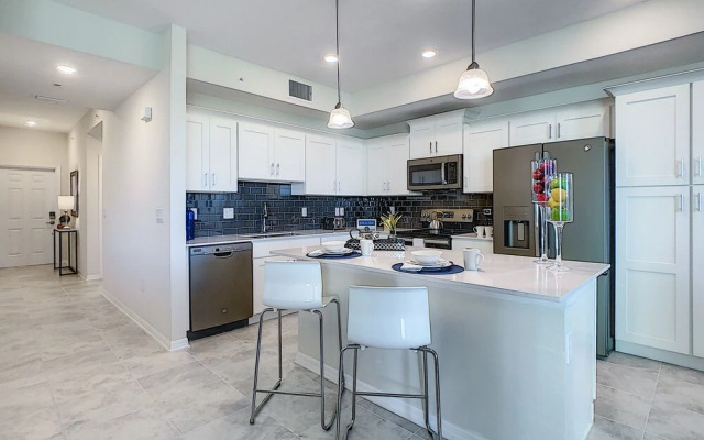 Updated Condo, 5 mi to Disney, On-site Water Park!