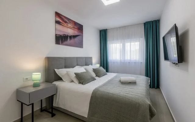 Scenic Kastel Luksic Apartments