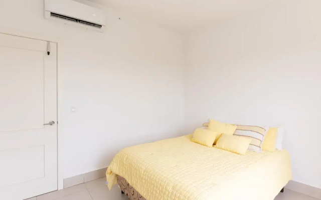 Ourfriends Condo by Acomodo