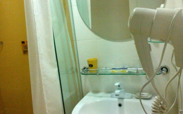 Home Inn Chongqing Jiangbei Airport Shuangfeng Road