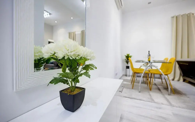 Stylish 1BR Apartment Steps to the Promenade