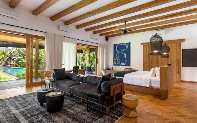 Villa Wolfe by Villa Finder