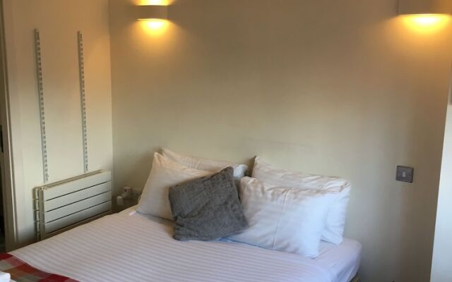 Modern 2 Bedroom Apartment City Centre