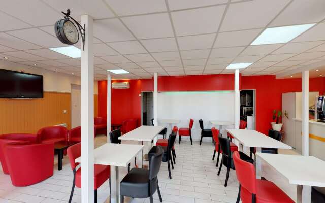 Kyriad Direct Poissy - Acheres