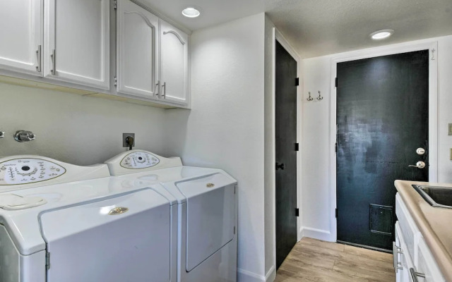 Heated Saltwater Pool: Spacious Home in Scottsdale