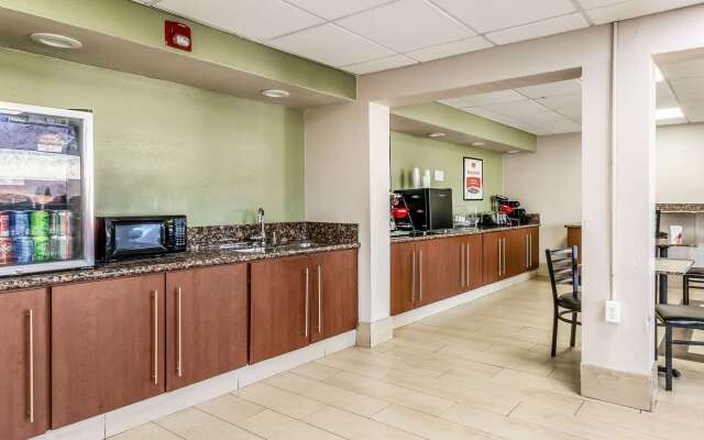 Econo Lodge And Suites Bricktown