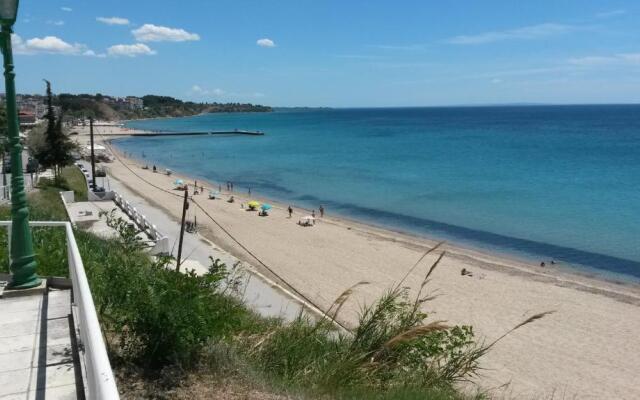 Apartment 60m from sea!