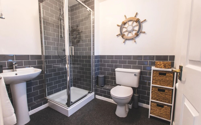 Vespasian Quay - Balcony overlooking the River Itchen - Secure & private parking