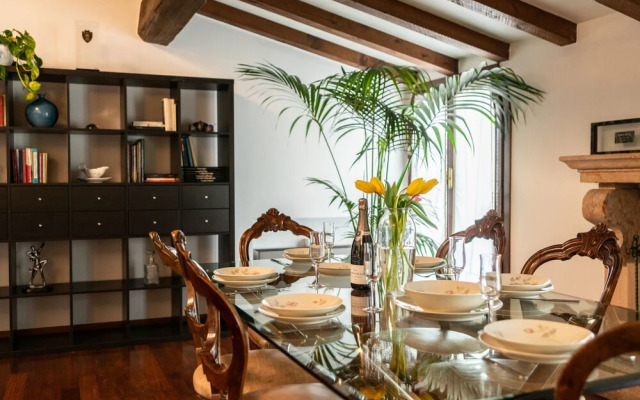 Prestigious Residence Brà with a turret overlooking Verona