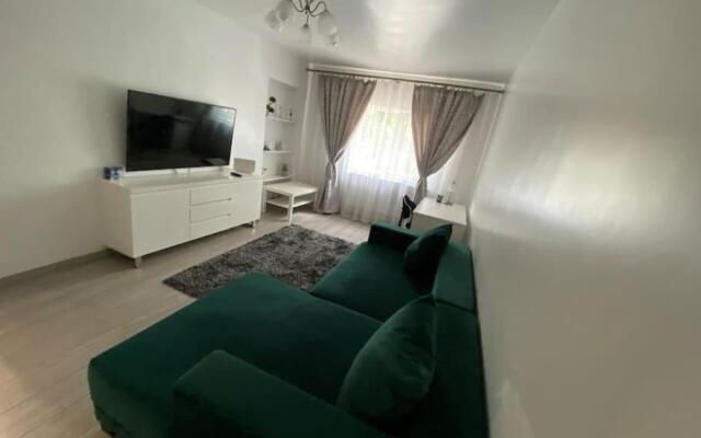 Lovely 1 bedroom cando with free parking.