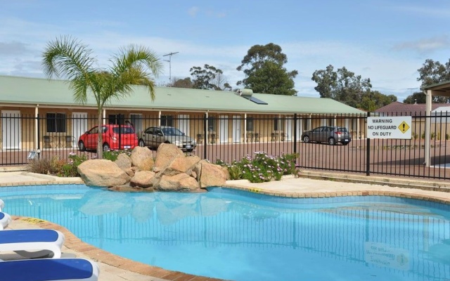 Pinjarra Resort – Pool – Pinjarra
