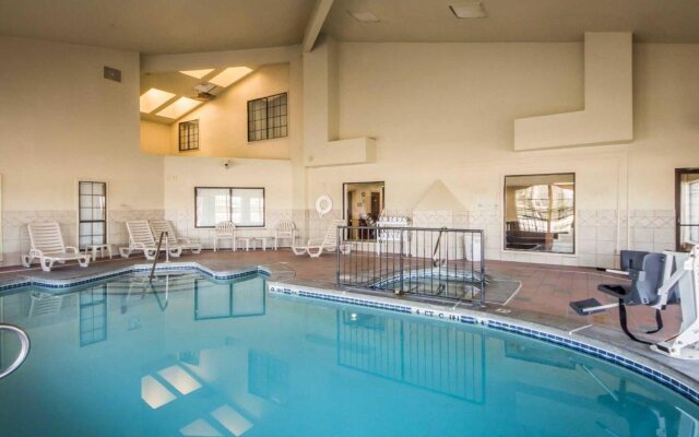 Rodeway Inn & Suites East/I-44